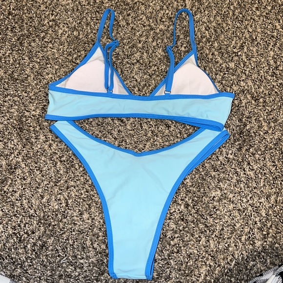 Blue bikini - Picture 2 of 3